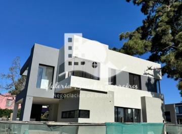 Casa · 245m² · 5 Ambientes · 2 Cocheras · Casa a La Venta en Greenville, Hudson.