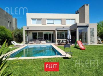 Casa · 290m² · 7 Ambientes · 2 Cocheras · Casa de 5 Dorm. en Venta en Los Naranjas