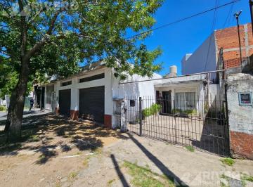 Casa · 136m² · 3 Ambientes · 1 Cochera · Casa en Venta Moron Sur - Nuevo Valor!