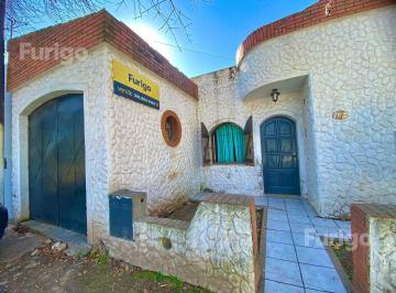 Casa · 121m² · 8 Ambientes · 1 Cochera · Casa 2 Dorm. en Perez