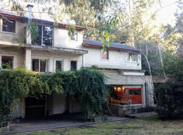 Casa · 389m² · 5 Ambientes · Importante Propiedad Sobre Dos Lotes en Bosque Peralta Ramos.