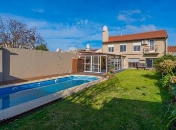 Casa · 210m² · 5 Ambientes · 2 Cocheras · Chalet en El Barrio Peralta Ramos Oeste.