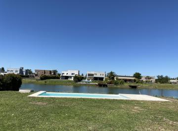 Casa · 241m² · 4 Ambientes · 2 Cocheras · Casa a Estrenar, Vista a La Laguna, Piscina, Financiacion