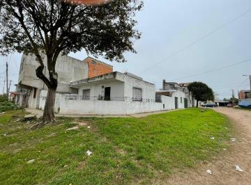 Casa · 147m² · 4 Ambientes · 3 Cocheras · Venta en Block