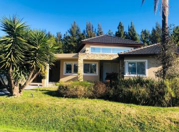 Casa · 230m² · 4 Ambientes · 2 Cocheras · Casa en Venta y Alquiler de 4 Ambientes Malibú