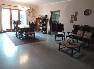 Casa · 200m² · 1 Cochera · Casa en Santa Fe