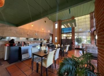 Local comercial · 271m² · Local en Esquina Varios Destinos