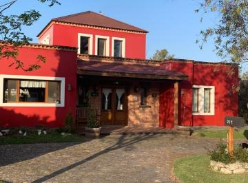 Casa · 148m² · 4 Ambientes · 1 Cochera · El Recodo, Barrio Privado