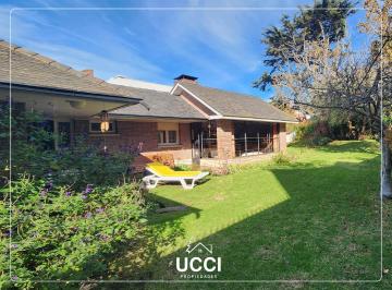 Casa de 4 ambientes, Mar del Plata · Los Troncos. Venta Chalet 5 Dorm Sobre Lote de Terreno de 736 m². en 2 Plantas.