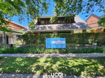 Casa de 4 ambientes, Mar del Plata · Los Troncos. Venta Chalet 5 Dorm Sobre Lote de Terreno de 736 m². en 2 Plantas.