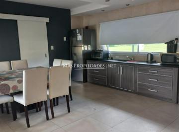 Casa · 150m² · 4 Ambientes · 1 Cochera · Casa en Venta en San Vicente en Barrio Campo Daromy