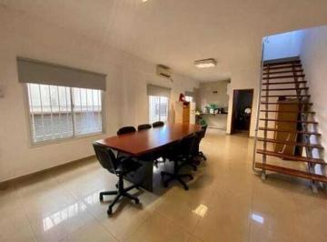Local comercial · 247m² · 1 Cochera · Local en Venta en Dock Sud, Avellaneda, G. B. a. Zona Sur
