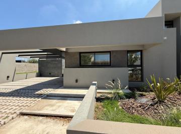 Casa · 184m² · 4 Ambientes · 2 Cocheras · Casa en Venta en Distrito Sur a Estrenar en Planta Baja, 3 Dorm. - Calidad Premium