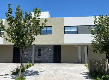 Casa · 180m² · 4 Ambientes · 2 Cocheras · Dúplex en Venta en Chacra del Norte de 3 Dorm.