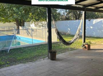 Casa · 210m² · 4 Ambientes · 4 Cocheras · Apto Credito Bancor! Casa en Venta en Saldan - 3 Dorm., Jardin y Pileta