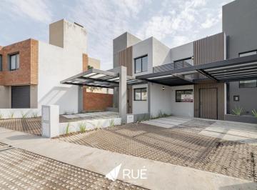 Casa · 134m² · 5 Ambientes · 1 Cochera · Duplex en Venta en Lomas de Manantiales, 3 Dorm., a Estrenar. Categoria Premium