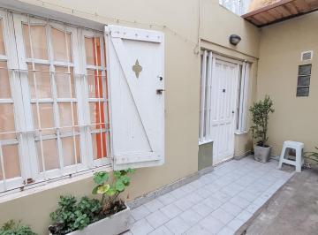 Departamento · 1 Dormitorio · PH 2 Amb. a La Calle, con Patio - R. S. Peña y Av J. B. Justo