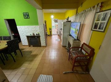 Bodega-Galpón · 300m² · Galpon Mas Casa a La Venta en Cazadores y Oroño 447 m²