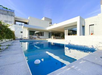 Casa · 409m² · 7 Ambientes · 3 Cocheras · Hermosa Casa Moderna en Venta