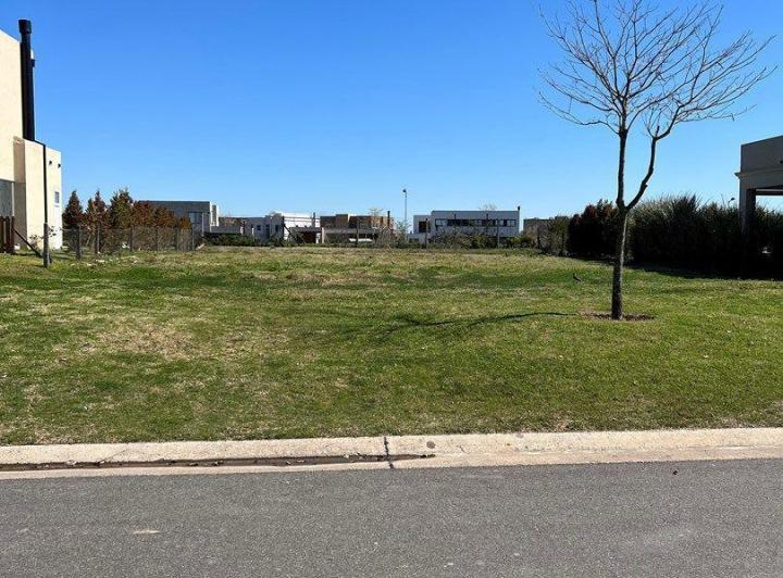 Terreno · 601m²