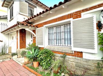Casa · 208m² · 5 Ambientes · 1 Cochera · Casa - Chauvin