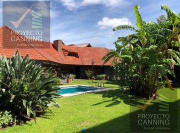 Casa · 551m² · 10 Ambientes · 2 Cocheras · Casa en Venta en Lomas de Zamora
