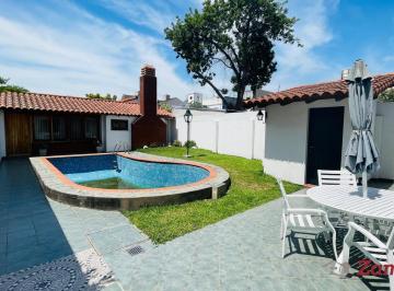 Casa · 199m² · 7 Ambientes · 2 Cocheras · Venta Chalet 4 Ambientes 2 Plantas Centro Monte Grande
