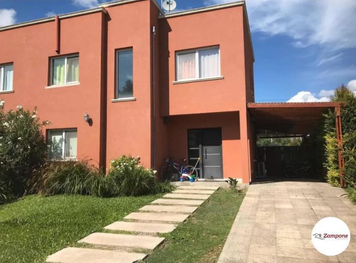 Casa · 135m² · 5 Ambientes · 2 Cocheras