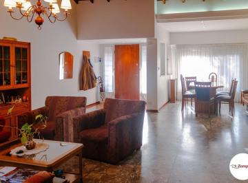 Casa · 290m² · 9 Ambientes · 1 Cochera · Casa - Olivos