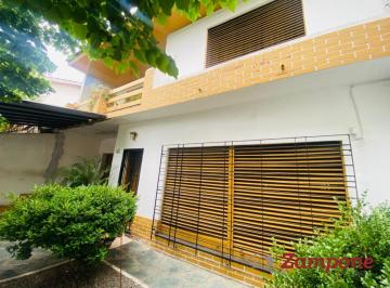 Casa · 110m² · 3 Ambientes · 2 Cocheras · Casa en Lomas de Zamora