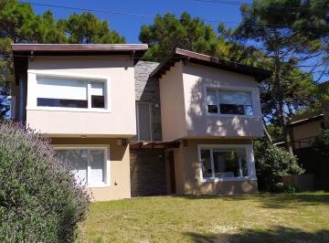 Casa de 3 ambientes, Mar Azul · Excelente Casa a Una Cuadra y Media del Mar