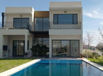 Casa · 202m² · 4 Ambientes · 1 Cochera · Excelente Casa en Puertos del Lago