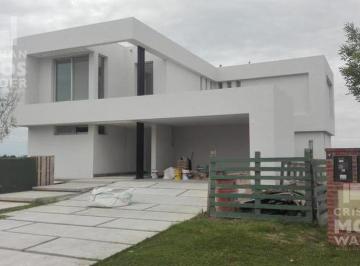 Casa · 302m² · 7 Ambientes · 1 Cochera · Casa - Muelles