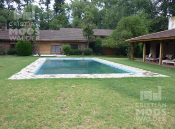 Quinta vacacional · 410m² · 5 Ambientes · 1 Cochera · Quinta - L. Naranjos