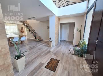 Casa · 440m² · 6 Ambientes · 1 Cochera · Casa en Venta - Marinas