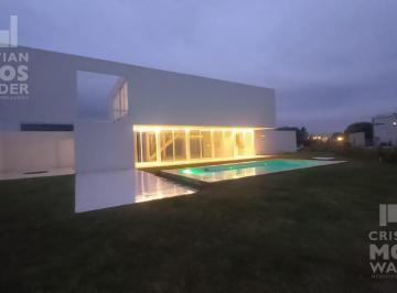Casa · 208m² · 5 Ambientes · Casa en San Sebastián