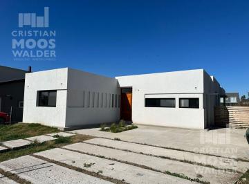 Casa · 137m² · 4 Ambientes · Casa en Venta 4 Ambientes - Barrio Santa Elena Pilar del Este