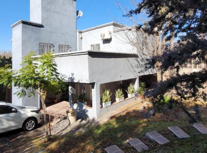 Casa · 175m² · 11 Ambientes · 1 Cochera