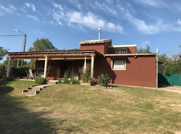 Casa · 105m² · 3 Ambientes · 1 Cochera · Se Vende Casa en Estancia Vieja, 2 Dorm., Pileta, Vista.