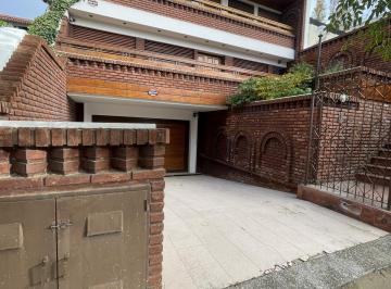 Casa · 400m² · 6 Ambientes · 2 Cocheras · Casa en El Centro de Comodoro