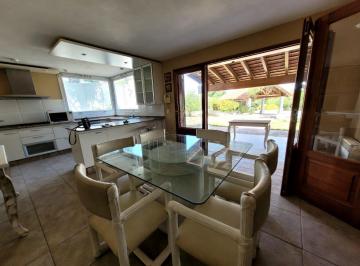 Casa · 2400m² · 3 Dormitorios · 2 Cocheras · Casa en Venta Villa Allende Golf 3d