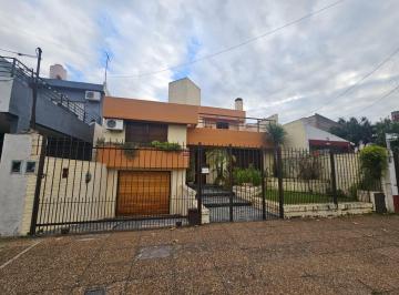 Casa · 250m² · 4 Ambientes · 2 Cocheras · Casa 4 Amb. con Parque y Pileta
