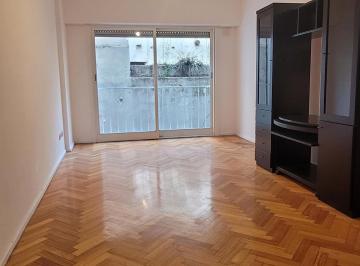 Departamento de 3 ambientes, Monserrat · 3 Ambientes 60 m² Semi Piso. Una Cuadra Subte