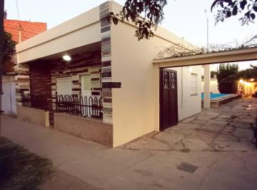 Casa de 3 ambientes, Florencio Varela · En Venta! Casa con Pileta