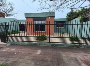 Casa de 6 ambientes, Córdoba · Casa // 3 Dorm//patio Amplio//garage//los Platanos//