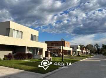 Casa · 375m² · 3 Ambientes · 2 Cocheras · Casa en Venta en Casas de Santa Guadalupe, Pilar del Este, Plan