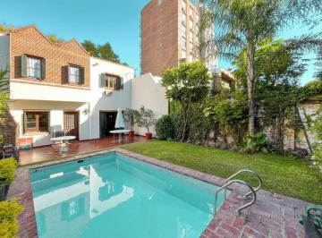 Casa · 278m² · 11 Ambientes · 1 Cochera · Casa de 4 Dorm. con Jardín y Pileta en Pichincha