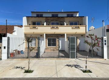 Casa de 3 ambientes, La Matanza · Triplex 3 Amb + Playroom + Fondo y Cochera - a Estrenar // Ombu 1467