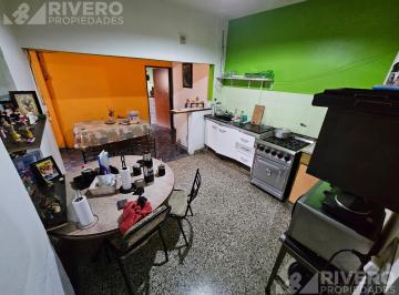 Casa · 115m² · 4 Ambientes · 2 Cocheras · Casa en Venta en Moron Sur - Nuevo Valor