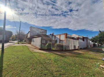 Casa de 4 ambientes, La Matanza · Casa 4 Amb con Quincho, Parrilla Cub, Playrom, Patio, Parque, 2 Cocheras - Madero